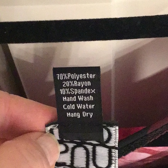 Clara Sun Woo tunic. Size L. Black & red rose design. 8” side slit at hem. - Picture 5 of 5